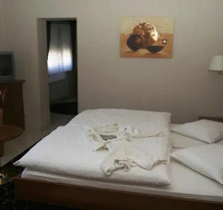 Re'ser Stuff Szálloda Roeser