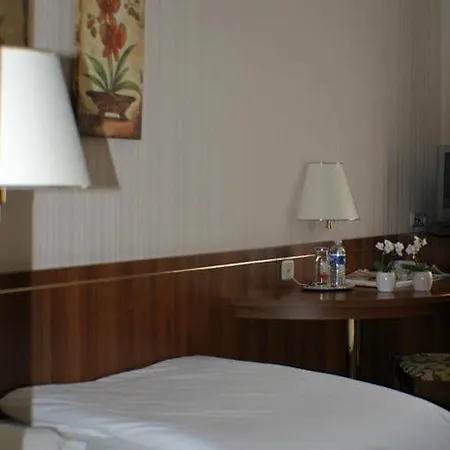 Hotel Re'Ser Stuff Hotel